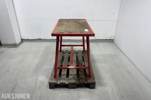 Sammenleggbart arbeidsbord med metallunderstel