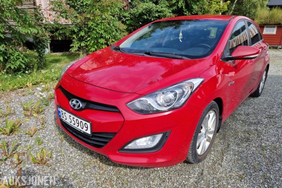 2013 Hyundai i30 1.6 110hk s+v dekk lav km 93500km eu ok 03.2028