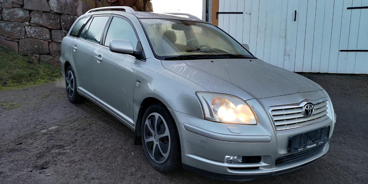 Toyota avensis 2005 универсал