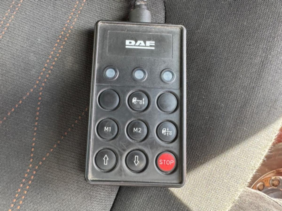 2024 DAF LF210FA - 12T bergingsbi/planbil med Omars-plan, 3-seter