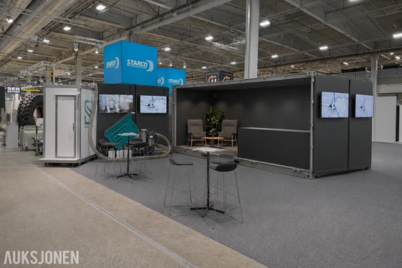 2024 MESSECONTAINER / SHOWROOMCONTAINER – FERDIG INNREDET MED KJØKKEN OG 4 SAMSUNG TVER