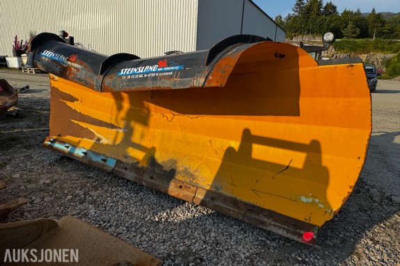 Steinsland hydraulisk V-plog – komplett med hurtigfeste og MACH-styring