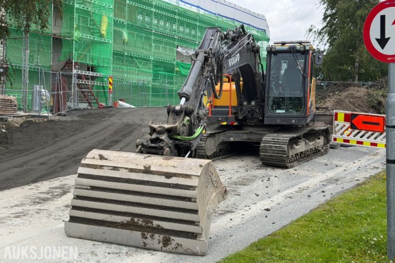 2020 Volvo EC140EL beltegraver – Rototilt – sentralsmøring – serviceavtale - Planskuffe - 6980 timer - 1 Eier